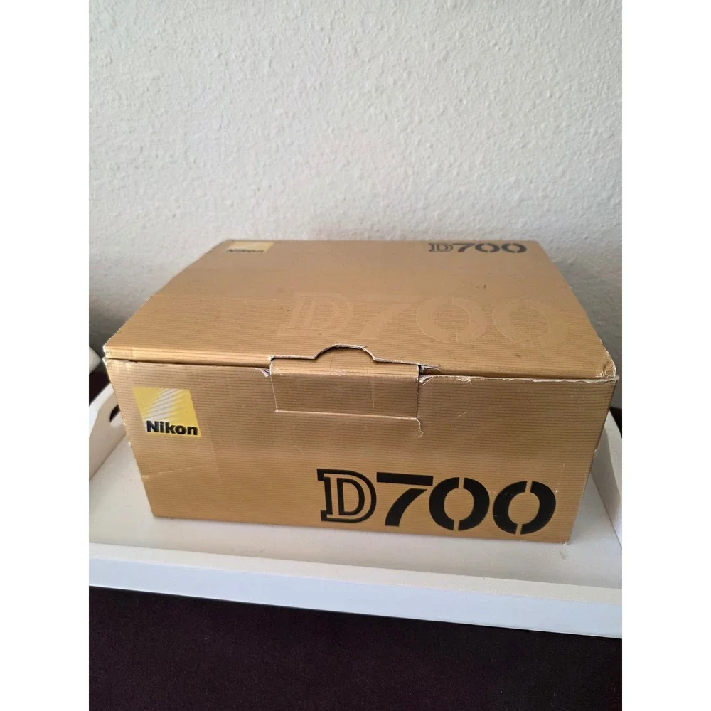 Nikon D700 12.1MP Digital SLR Camera Body FX Full Frame with Box & Auto Winder
